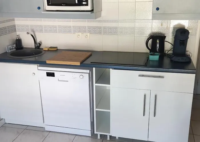 Appartement T2 Climatise Dans Residence Calme